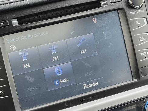 Used 2019 Toyota Highlander SE image 8