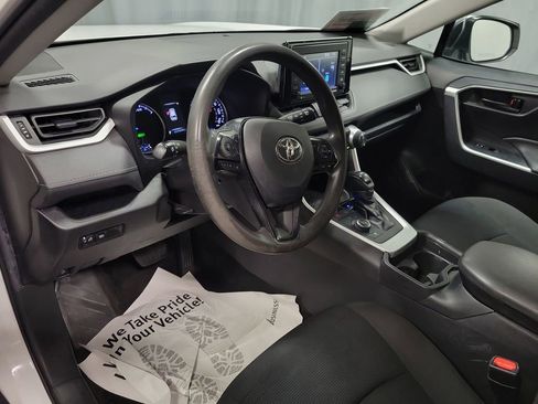 Used 2021 Toyota RAV4 LE image 24