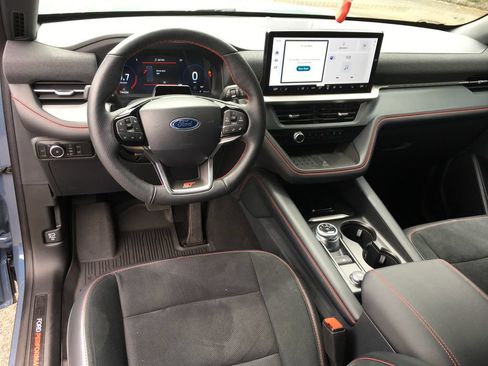 Used 2025 Ford Explorer ST AWD/4WD image 23