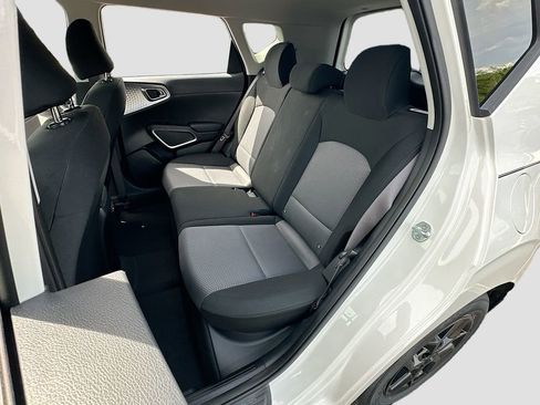 Certified 2022 Kia Soul LX w/ Technology Package FWD image 22