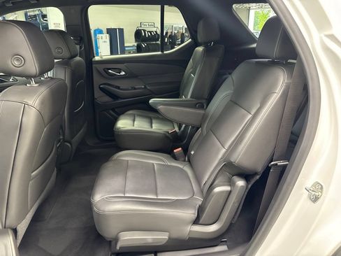 Used 2023 Chevrolet Traverse LT w/ LT Premium Package AWD/4WD image 44