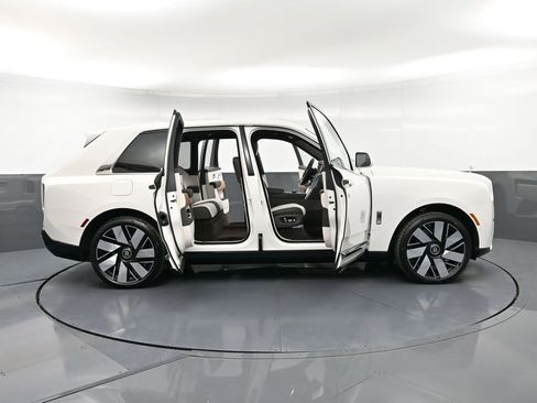 New 2026 Rolls-Royce Cullinan AWD/4WD image 40