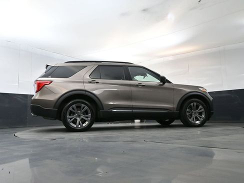 Used 2021 Ford Explorer XLT w/ Equipment Group 202A AWD/4WD image 24
