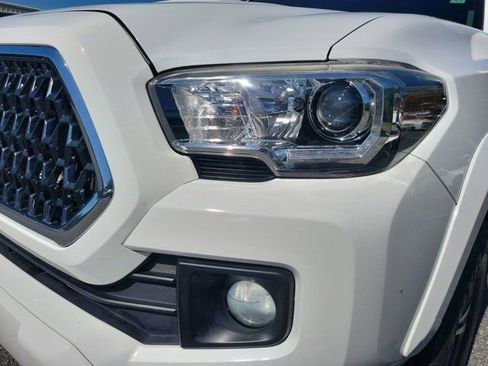 Used 2019 Toyota Tacoma TRD Sport AWD/4WD image 16