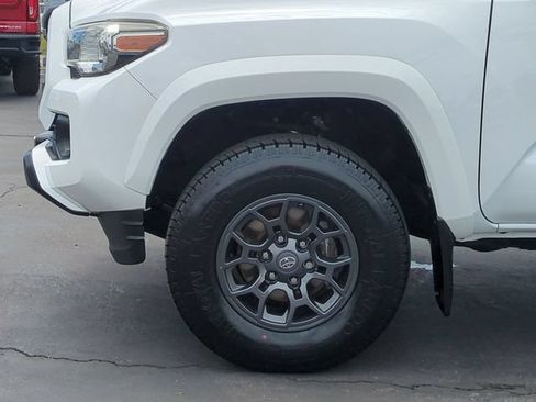 Used 2018 Toyota Tacoma SR5 RWD image 33
