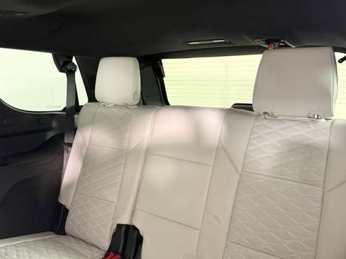 Used 2026 Cadillac Escalade Platinum Luxury AWD/4WD image 29