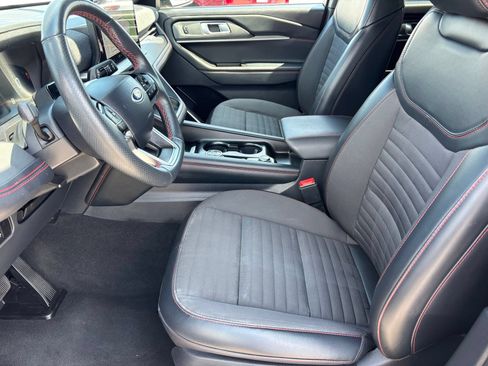 Used 2025 Ford Explorer ST-Line w/ ST-Line Street Pack AWD/4WD image 14