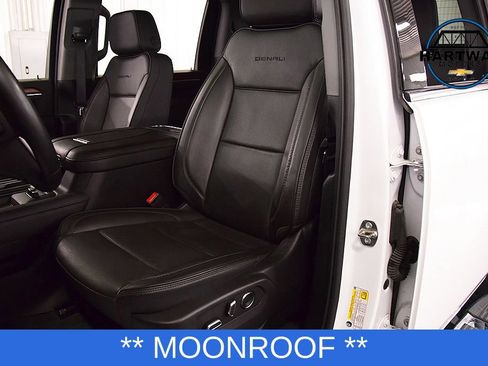 Used 2025 GMC Sierra 3500 Denali w/ Denali Reserve Package AWD/4WD image 32