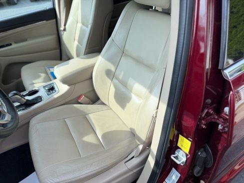 Used 2017 Jeep Grand Cherokee Limited AWD/4WD image 12