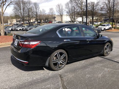 Used 2016 Honda Accord Sport image 5