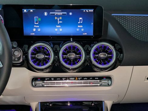 Certified 2025 Mercedes-Benz GLA 250 4MATIC image 14