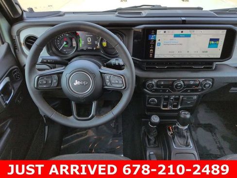 Used 2024 Jeep Wrangler Unlimited image 15