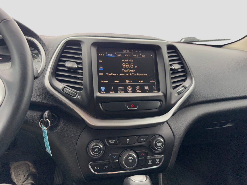Used 2015 Jeep Cherokee Trailhawk w/ Cold Weather Group AWD/4WD image 19