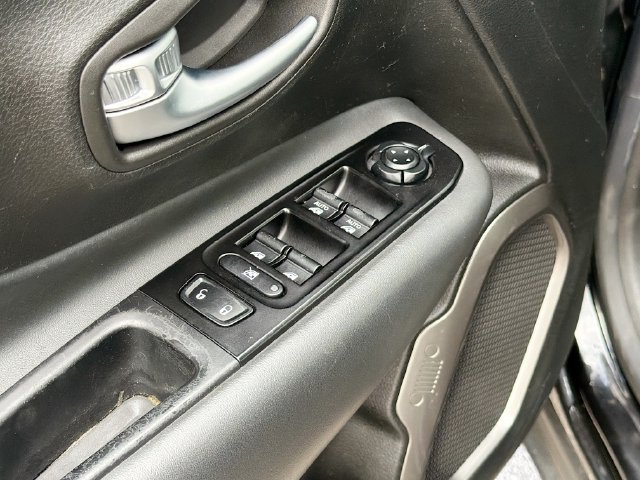 Used 2021 Jeep Renegade Limited AWD/4WD image 22
