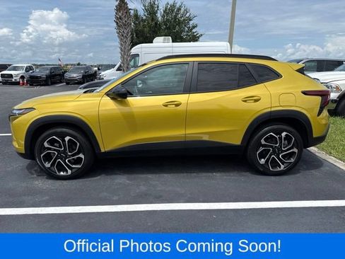 Used 2024 Chevrolet Trax RS w/ Sunroof Package FWD image 4