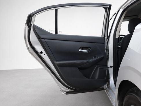 Used 2020 Nissan Sentra SV FWD image 16