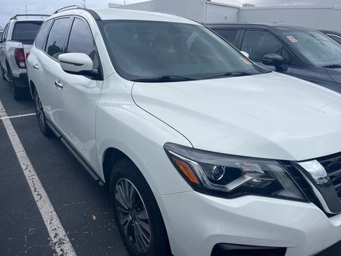 Used 2020 Nissan Pathfinder S image 3