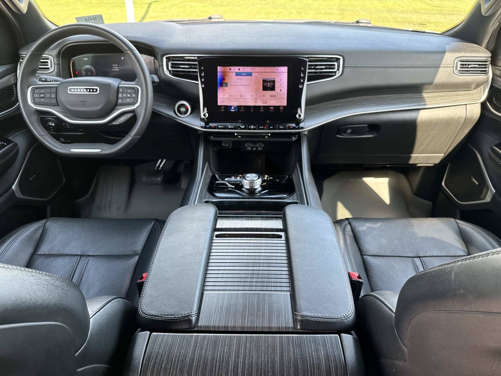 Used 2023 Jeep Wagoneer L Series II AWD/4WD image 20