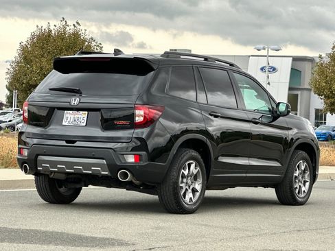 Used 2023 Honda Passport TrailSport image 4