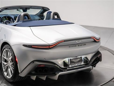 Used 2023 Aston Martin V8 Vantage Roadster image 40