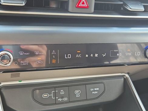 New 2026 Kia Carnival image 24