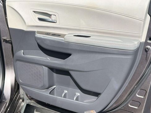 Certified 2021 Toyota Sienna Limited FWD image 29