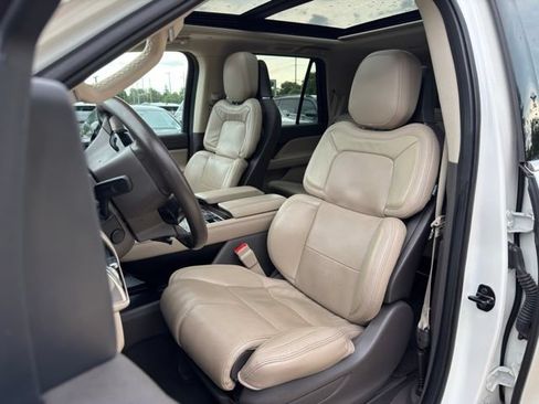 Used 2023 Lincoln Navigator Reserve AWD/4WD image 5