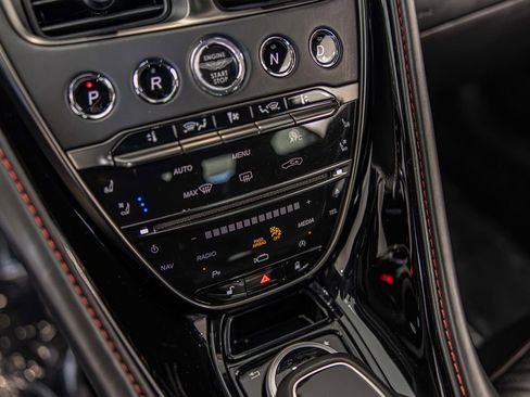 Used 2018 Aston Martin DB11 V12 RWD image 27