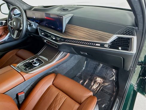 Used 2025 BMW X7 M60i image 32