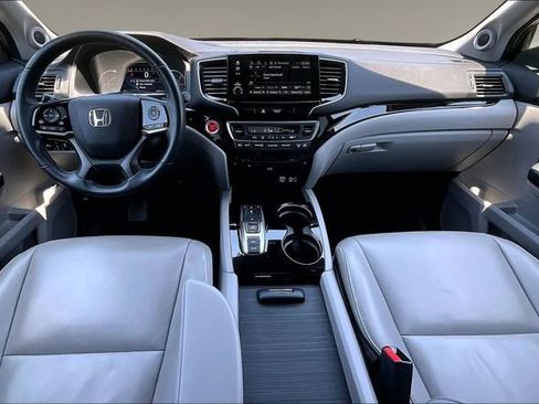 Used 2022 Honda Pilot Touring image 7