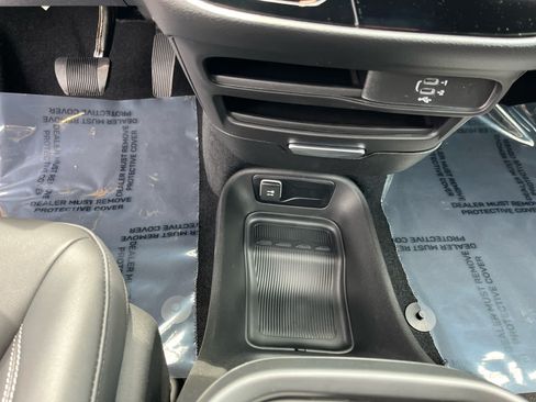 New 2027 Chrysler Pacifica Select w/ Family Tech Group FWD image 18