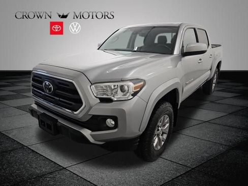 Used 2019 Toyota Tacoma SR5 AWD/4WD image 3