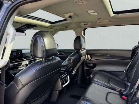 Used 2025 Kia Carnival SX w/ SX Dark Edition Package image 40