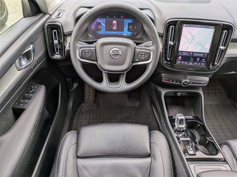 Used 2023 Volvo XC40 B5 Plus image 15