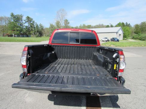 Used 2011 Toyota Tacoma 4x4 Double Cab w/ TRD Off-Road Pkg image 8