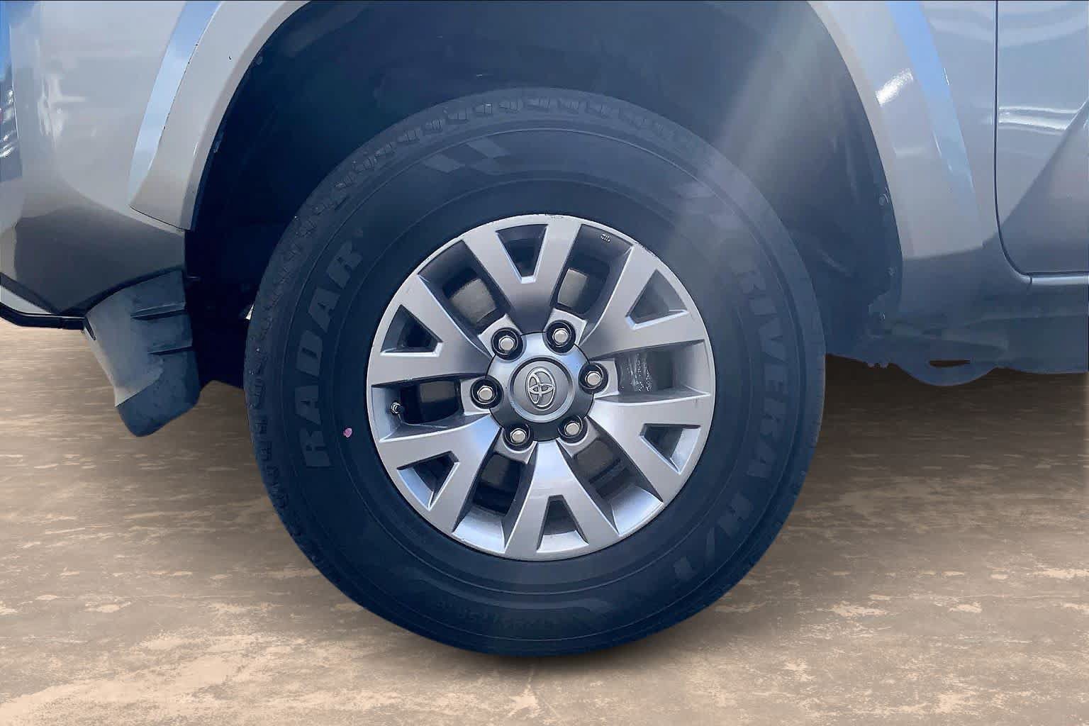 Used 2016 Toyota Tacoma SR5 RWD image 8