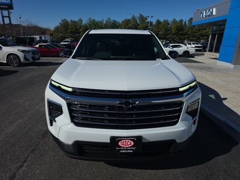 New 2026 Chevrolet Traverse LT w/ Driver Confidence Package image 2