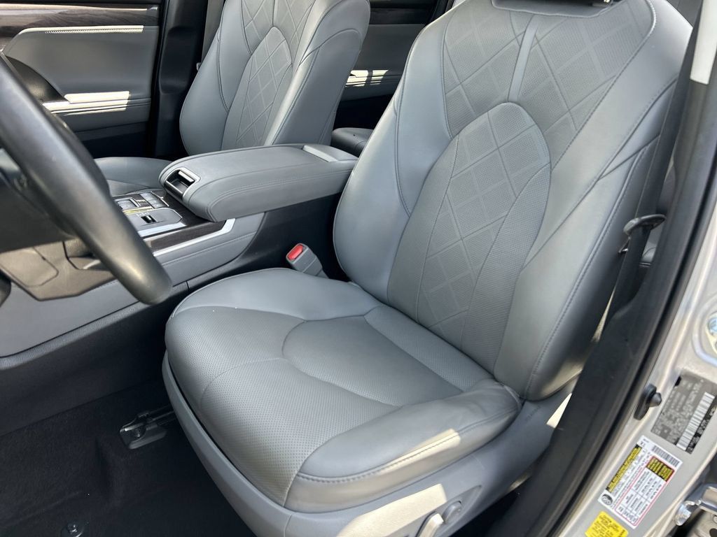 Used 2021 Toyota Highlander Platinum FWD image 20