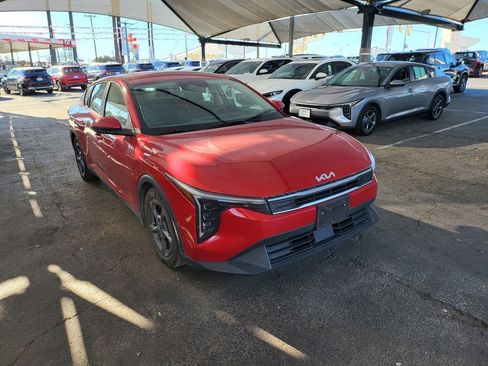 Used 2025 Kia K4 LXS image 3