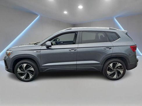 Used 2023 Volkswagen Taos SE w/ Panoramic Sunroof Package AWD/4WD image 7
