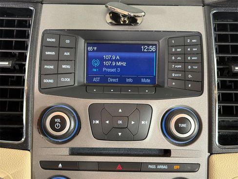 Used 2017 Ford Taurus SE image 28