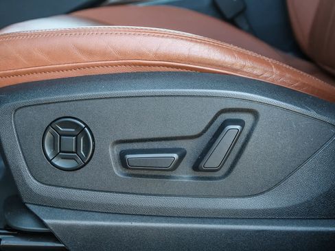 Used 2022 Audi e-tron Premium image 23