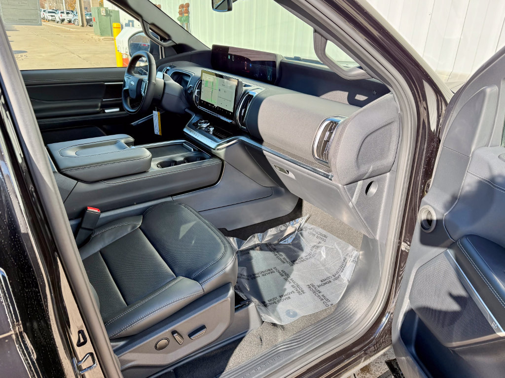 New 2025 Ford Expedition Platinum w/ Stealth Performance Package AWD/4WD image 24