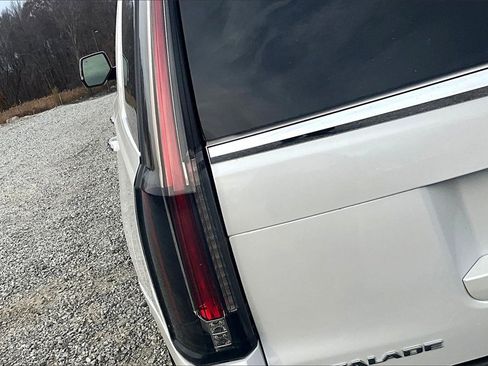 Used 2019 Cadillac Escalade Luxury image 28