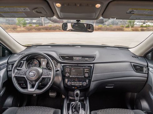 Used 2017 Nissan Rogue SV image 22