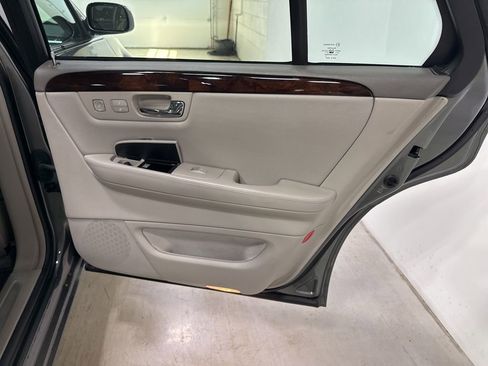 Used 2008 Cadillac DTS FWD image 37