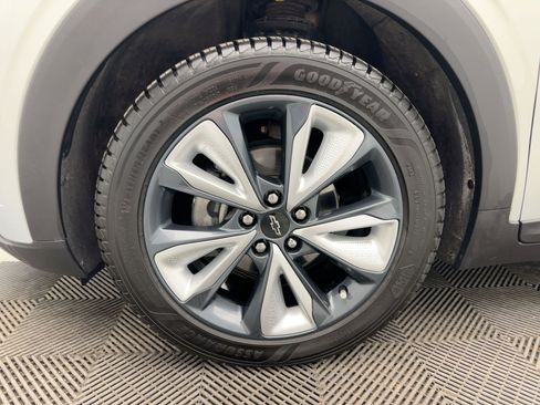 Used 2022 Chevrolet Bolt EUV LT w/ Convenience Package image 12