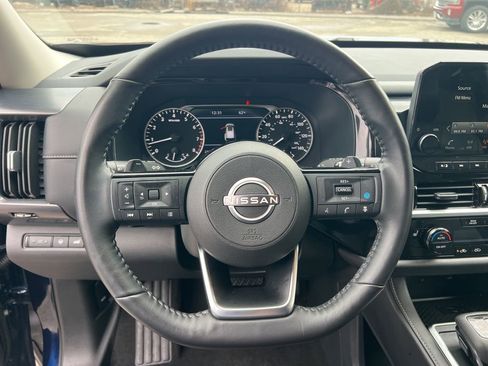 Used 2024 Nissan Pathfinder SL AWD/4WD image 16