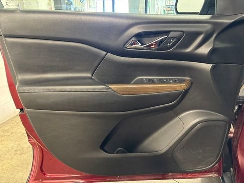 Used 2018 GMC Acadia SLE FWD image 18