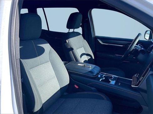 Used 2025 GMC Acadia Elevation image 7